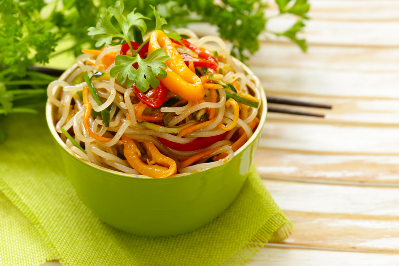 asian-salad-of-rice-noodles-98DHPMW-1 Receitas-teste