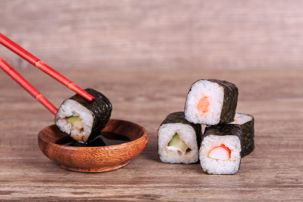 Kit Pratos e Travessas Vermelha + Hashi para Comida Japonesa em Promoção na  Americanas