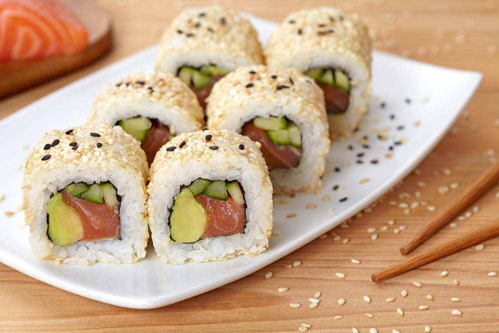 uramaki Conheça 5 deliciosos tipos de sushi
