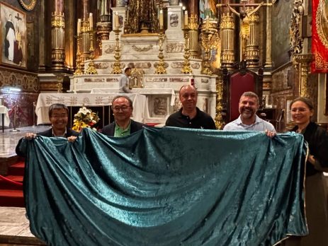 Hirota traz do México o primeiro Manto Numerado de Guadalupe em São Paulo