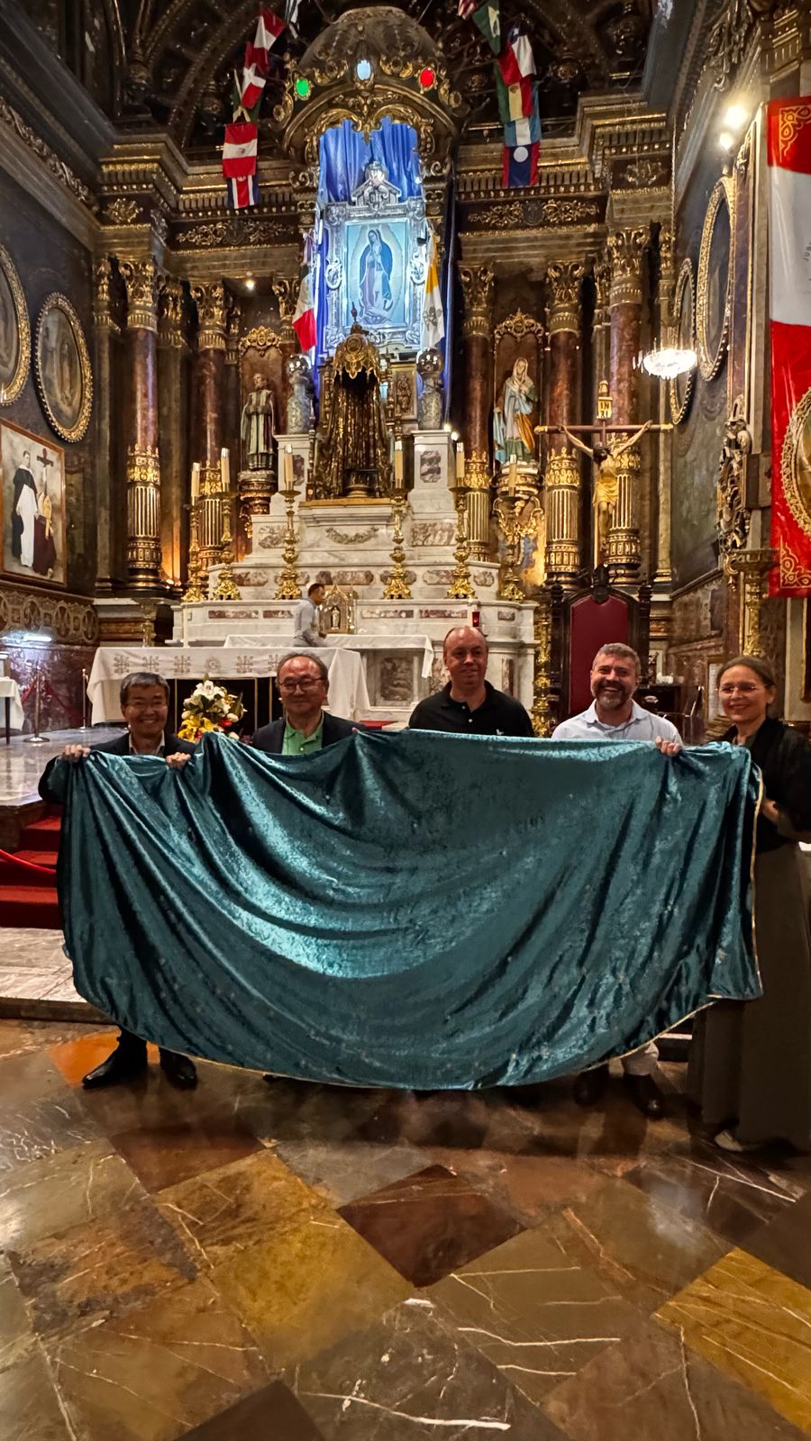 Hirota traz do México o primeiro Manto Numerado de Guadalupe em São Paulo